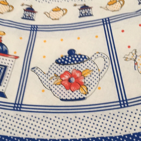 Round Linen Tablecloth & 8 Napins - Picture 3 of 7